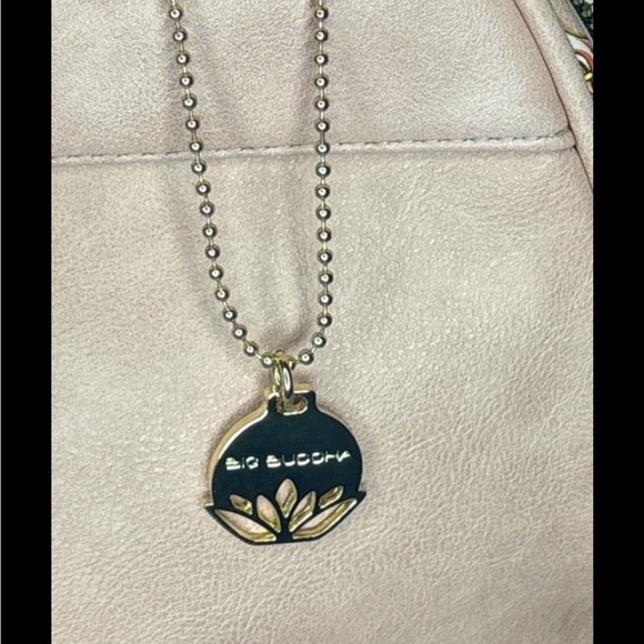 🔥BIG BUDDHA pink backpack with beautiful vibrant flowers and gold Size: OS🔥 - Picture 9 of 9